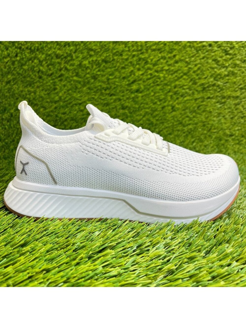 Flux Adapt Runner White Gum Womens Size 5.5 Running Athletic Walking Knit Shoes